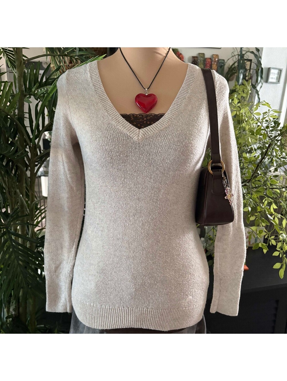 vintage y2k preppy cream hollister fitted v-neck sweater
